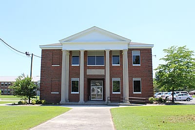 Photo of the Beulaville town hall.